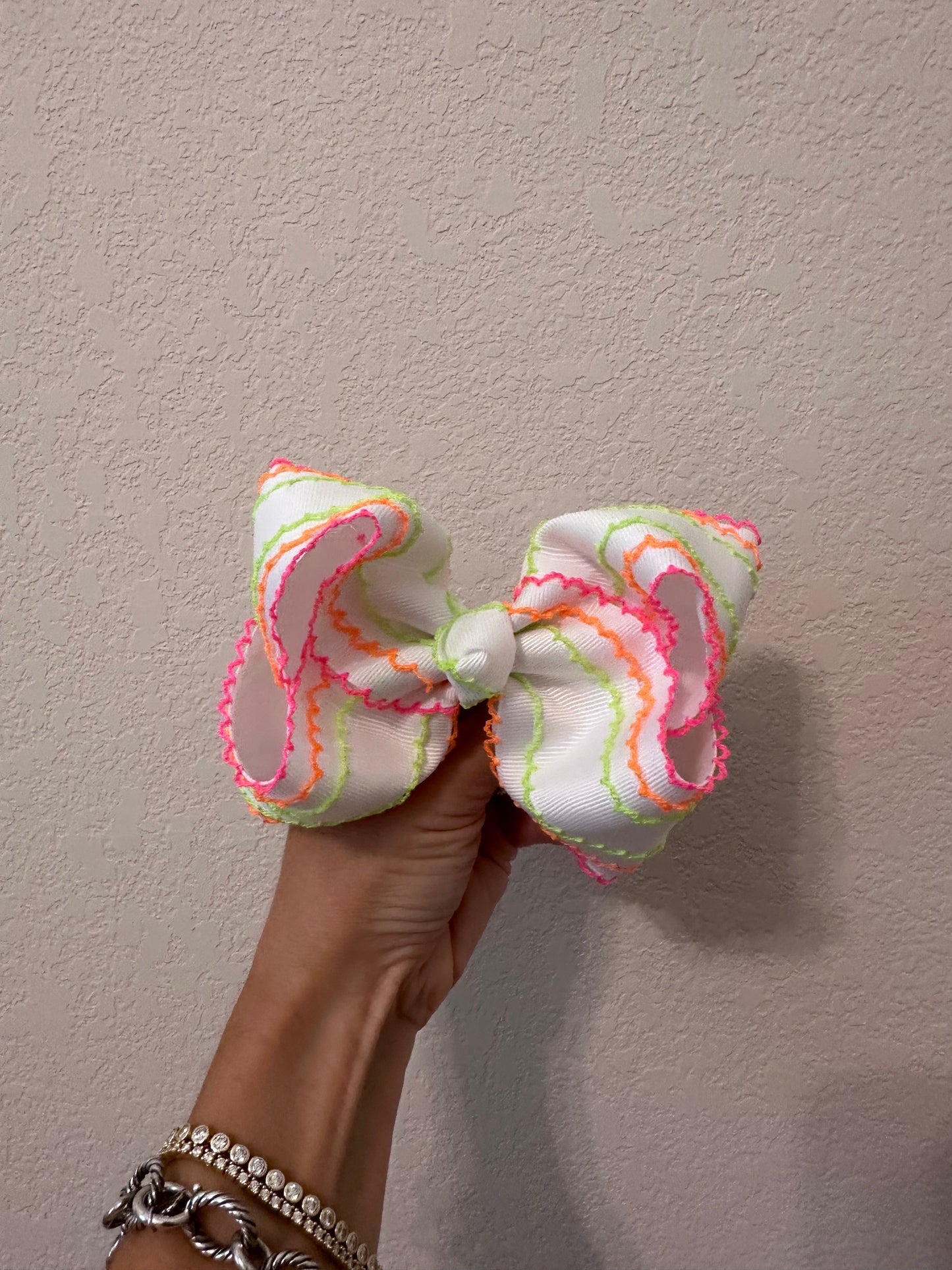 Neon bow