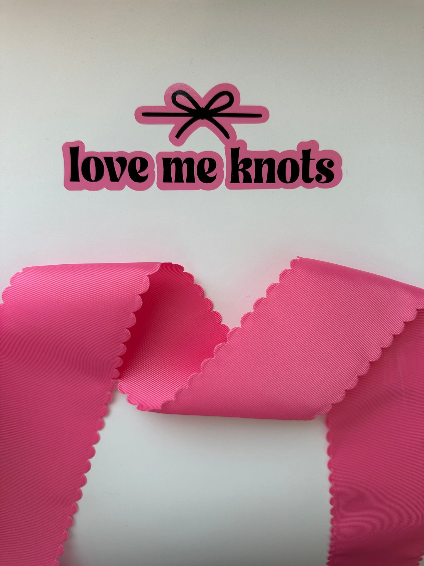 3” hot pink scallop