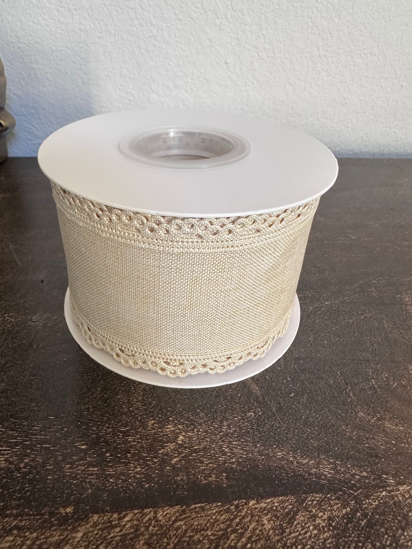2.5” cream/beige eyelet
